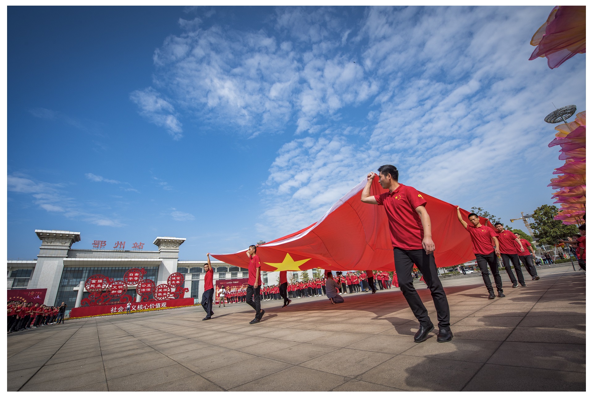 湖北昌利公司參加“盛世華誕·傳旗聯(lián)動(dòng)”——全國共同唱響《我和我的祖國》”活動(dòng)